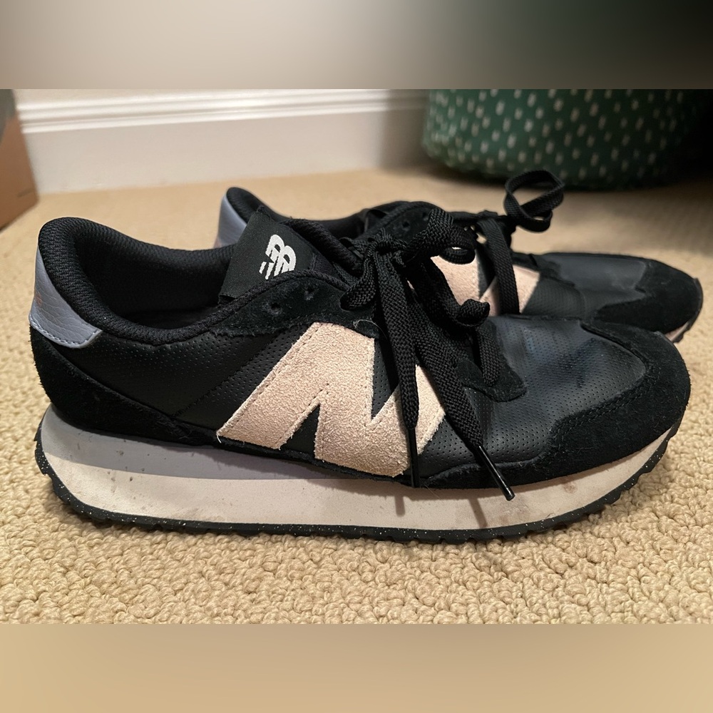 New Balance 237 Black and cream colored sneaker 8.5